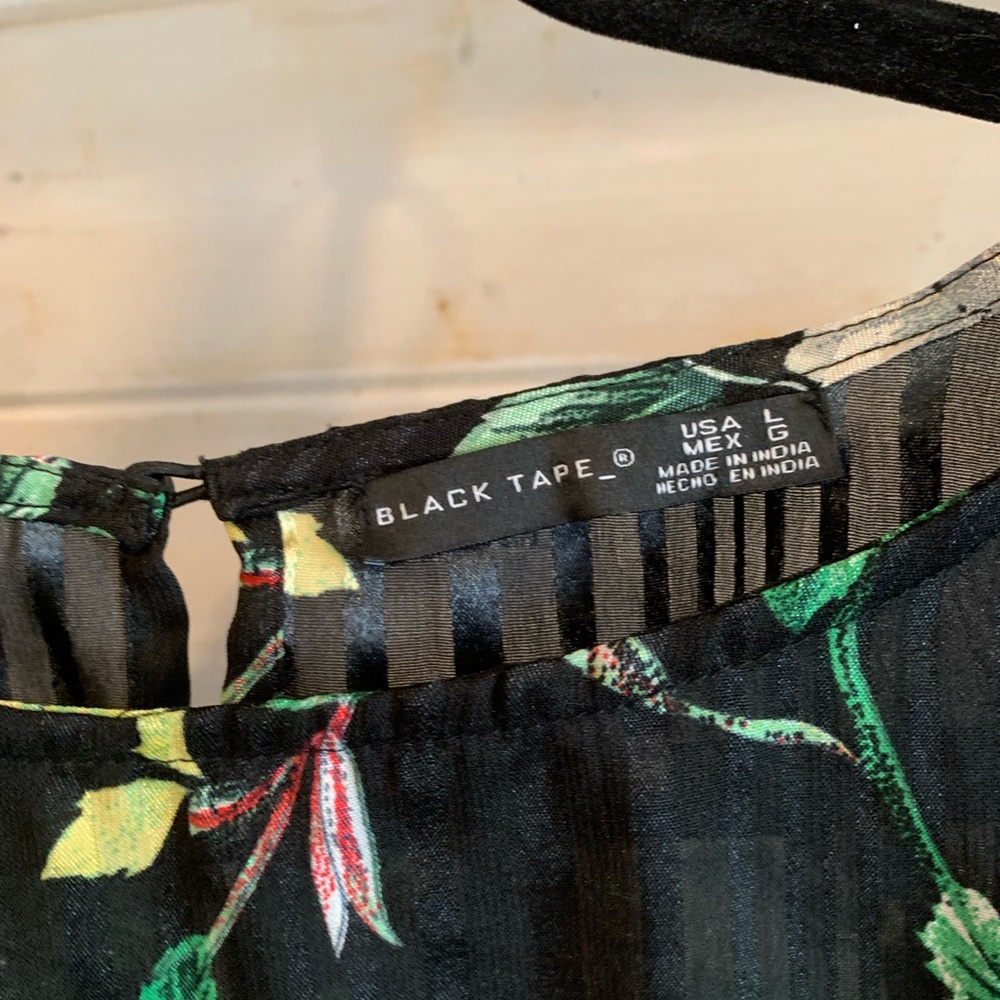 Black Tape_ | Semi-sheer Floral Blouse - Picture 3 of 5